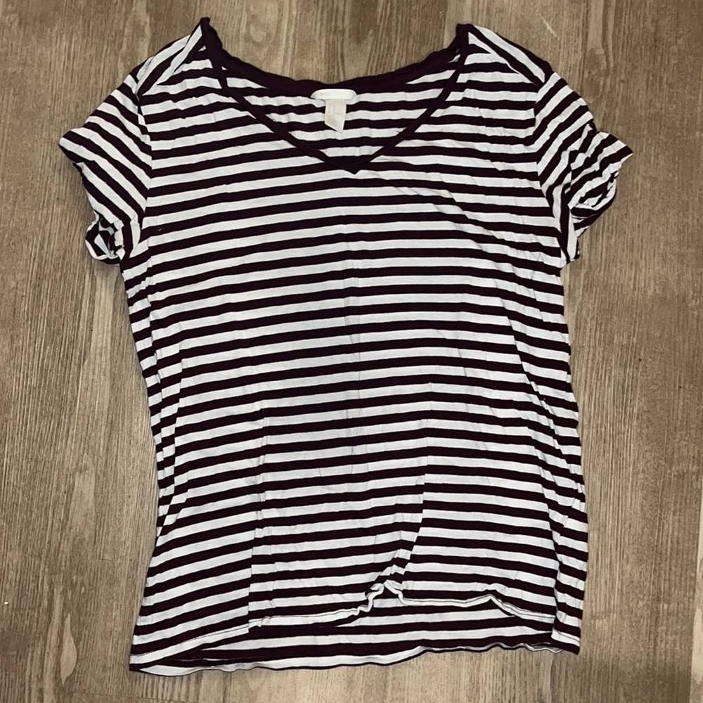 H&M basic brown and white vneck striped tshirt short sleeve